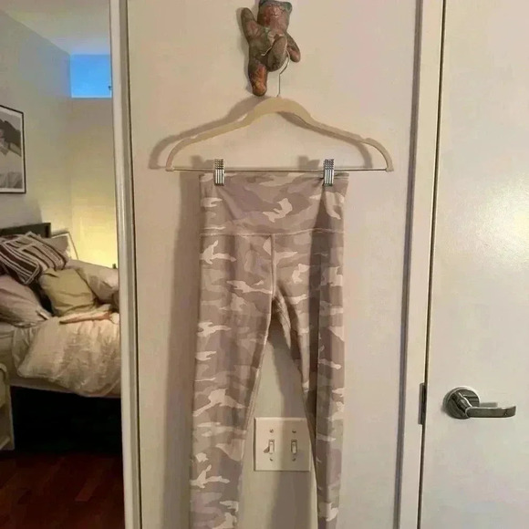 ATHLETA CAMO CONTENDER 7/8 LEGGINGS - Picture 6 of 6